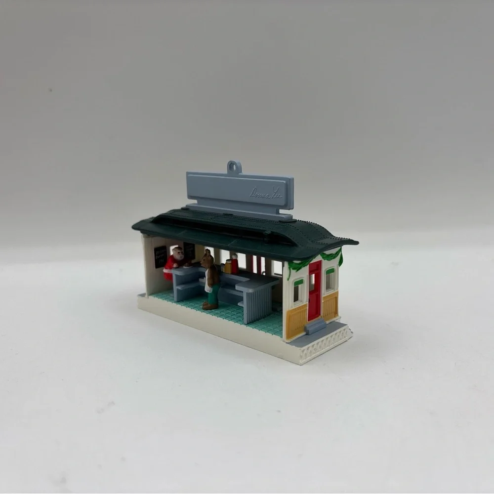 Hallmark‎ Keepsake Ornament Dated 1990 Donder’s Diner Handcrafted